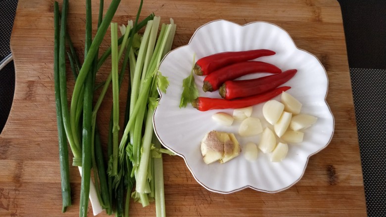 Simple version of fragrant yellow bone fish