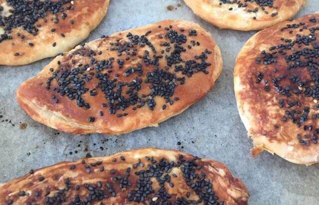 Delicious and crispy brown sugar sesame cakes