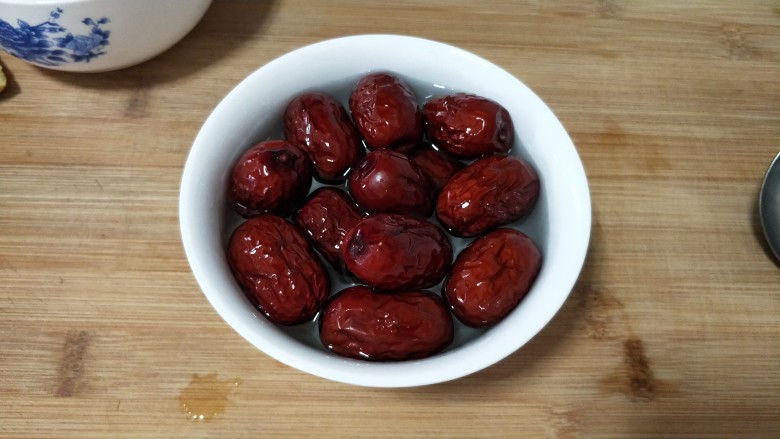 Red dates, wolfberry and pigeon soup