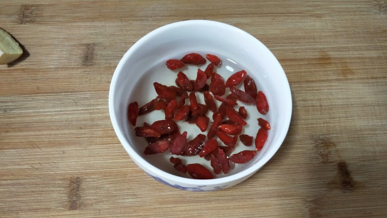 Red dates, wolfberry and pigeon soup