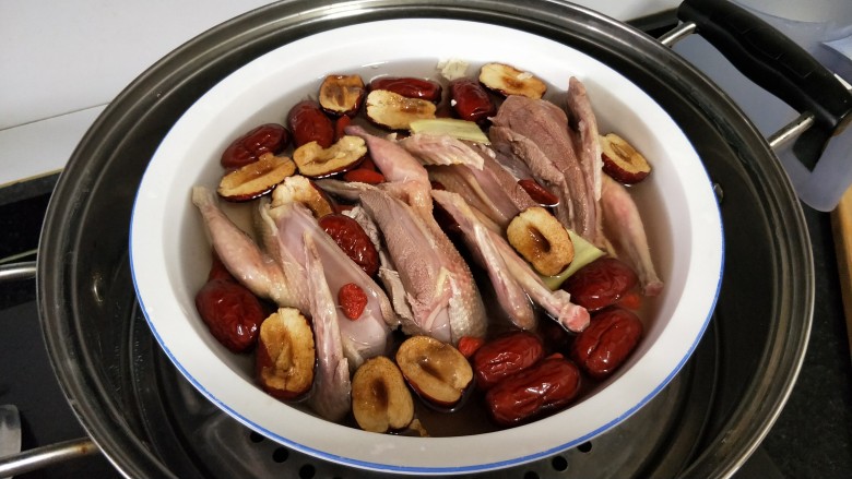 Red dates, wolfberry and pigeon soup