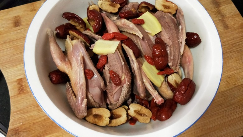 Red dates, wolfberry and pigeon soup