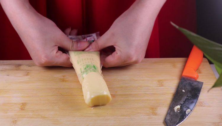 A new way to eat steamed tofu, the texture is tender, smooth and delicious