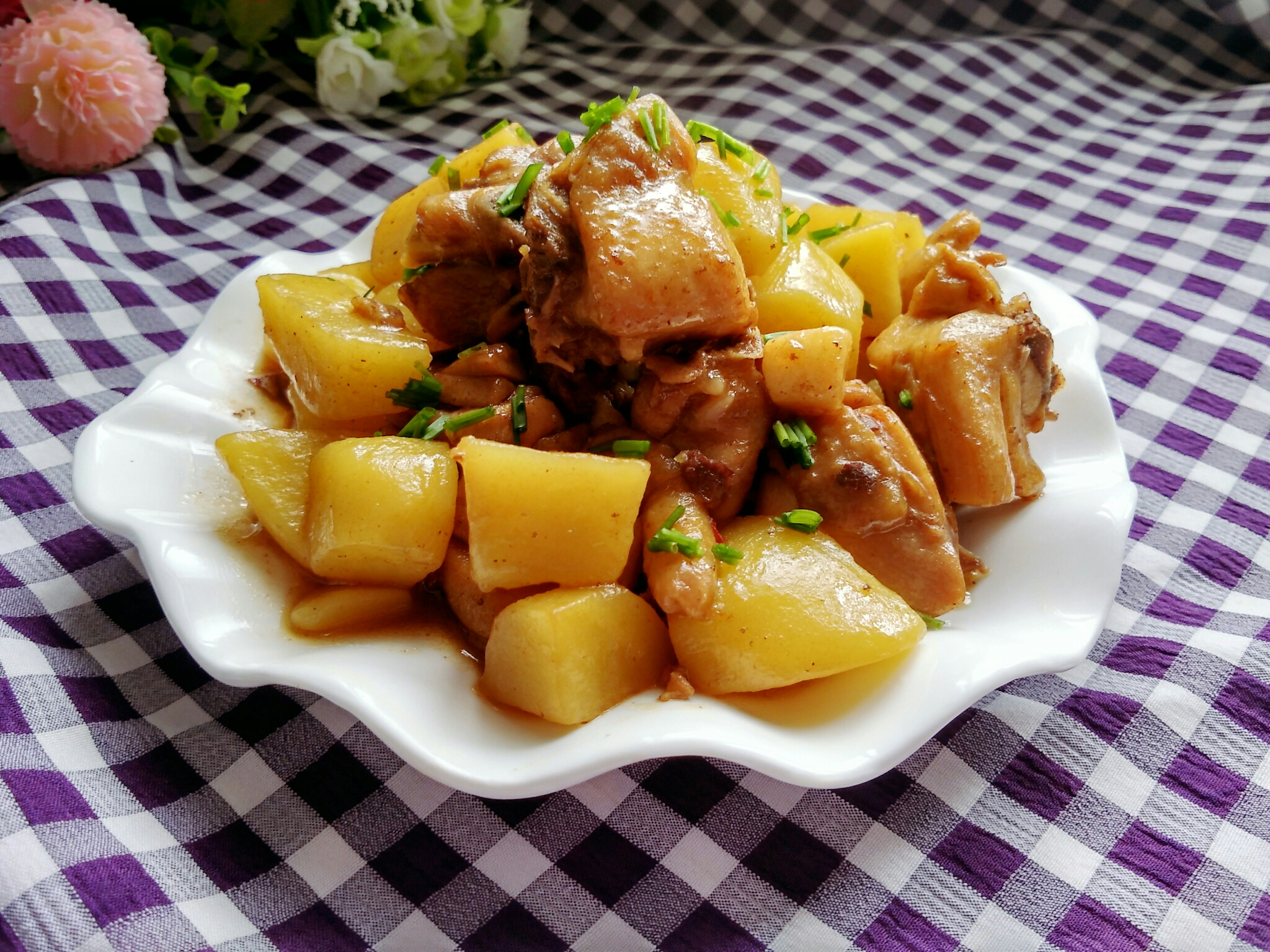 Chicken nuggets roasted with potatoes