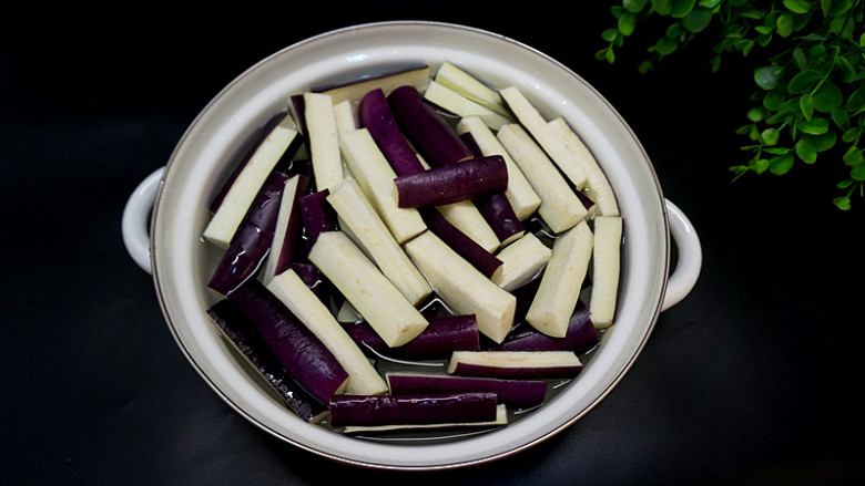 Fried eggplant with minced meat sauce