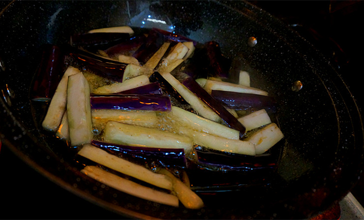 Fried eggplant with minced meat sauce