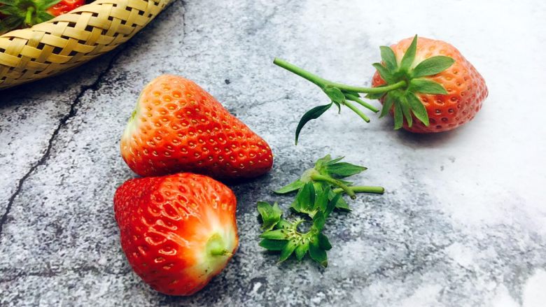 Strawberry jam made by ancient methods