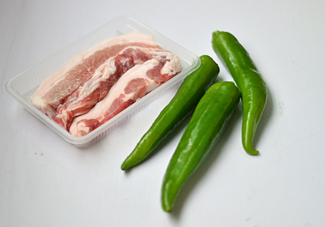 Green pepper stuffed meat