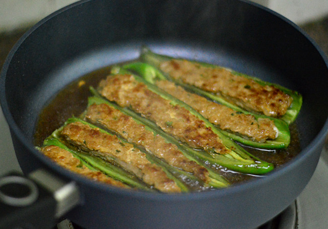 Green pepper stuffed meat