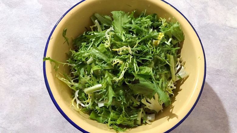 Healthy eating cold and refreshing side dishes ~ bitter chrysanthemum wakame