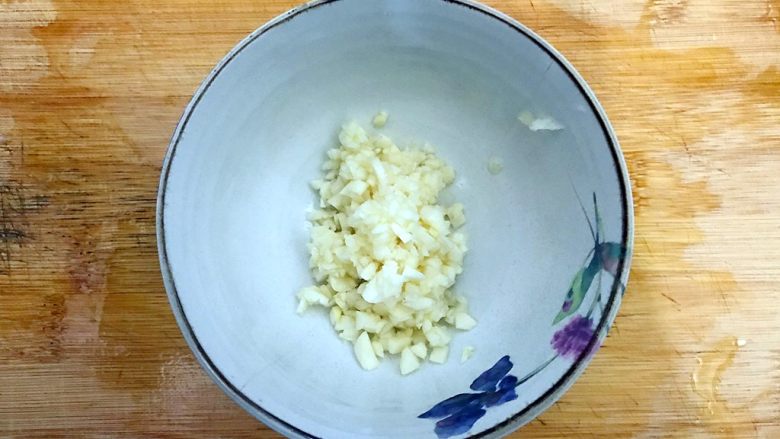 Healthy eating cold and refreshing side dishes ~ bitter chrysanthemum wakame