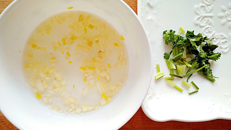 A bowl of hot dry noodles