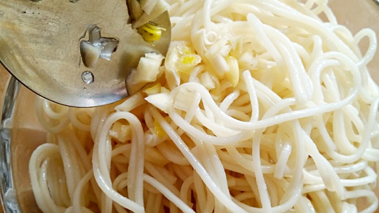 A bowl of hot dry noodles