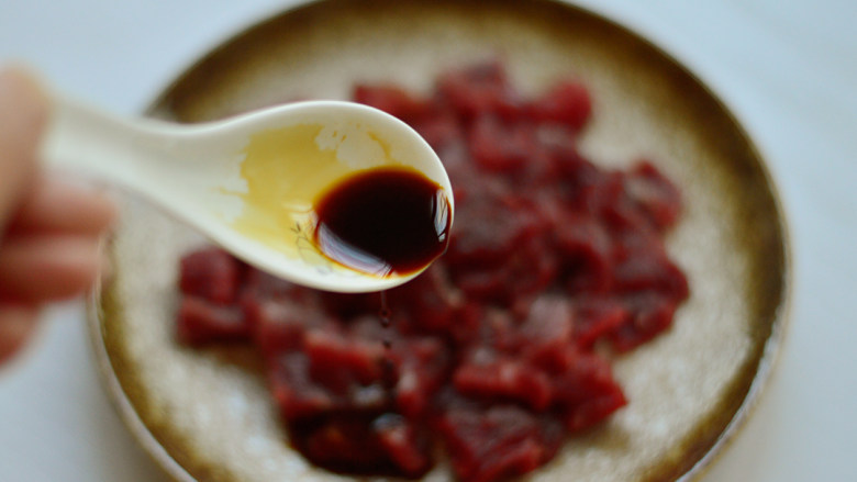 Stir-fried beef with celery