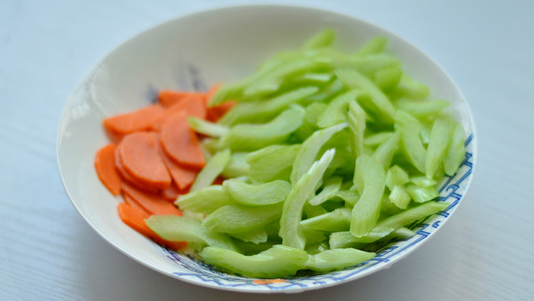 Fried beef with celery