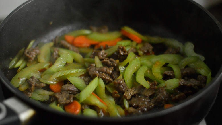 Fried beef with celery