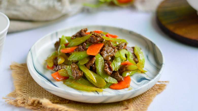 Fried beef with celery