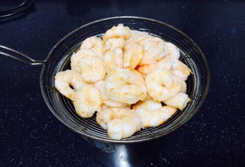 Go back to my parents’ house on the second day of the Spring Festival, three fresh braised noodles and four mixed vegetables, three stir-fried shrimps