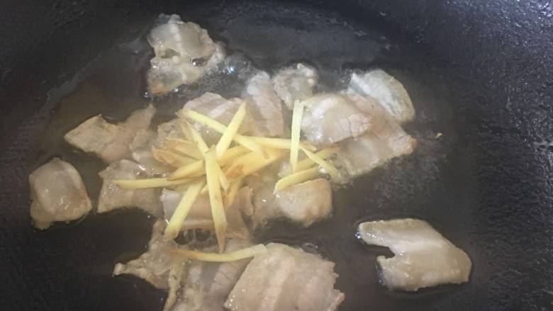 Bacon, fragrant and dry-fried green garlic