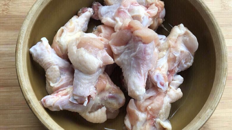 Chicken wing roots can also be used to make amazing banquet dishes