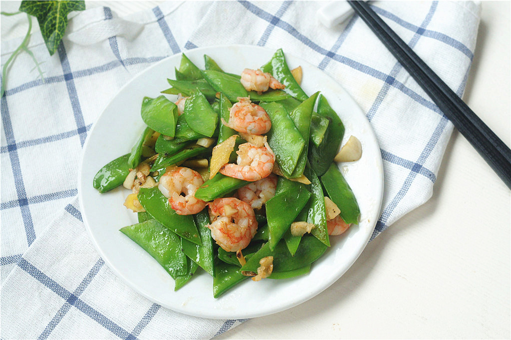 Stir-fried shrimps with wheat beans