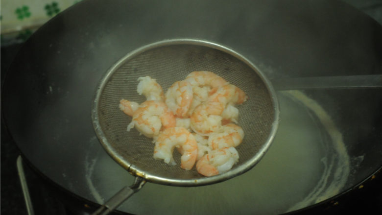 Wheat beans fried with shrimps