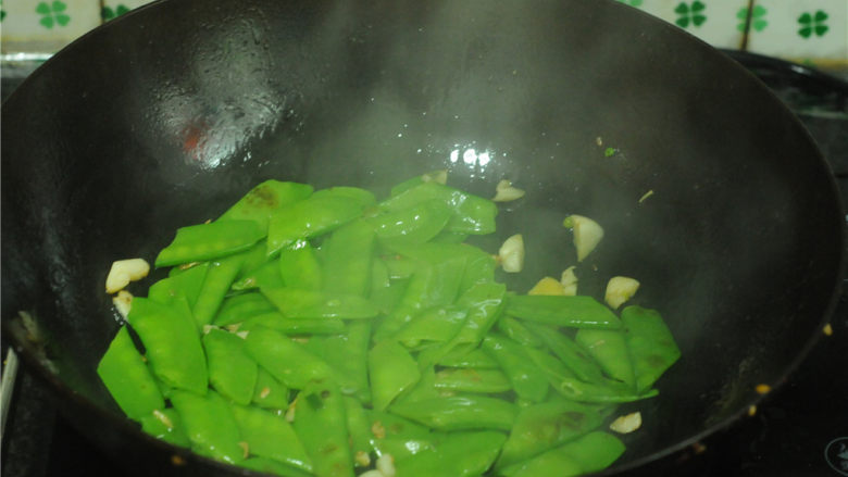 Wheat beans fried with shrimps