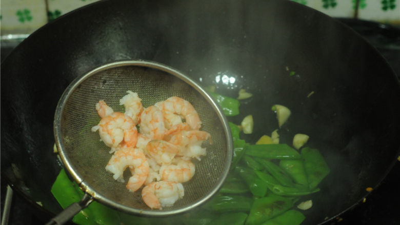 Wheat beans fried with shrimps