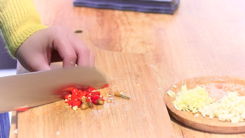 The most appetizing side dish, stir-fried minced pork with edamame