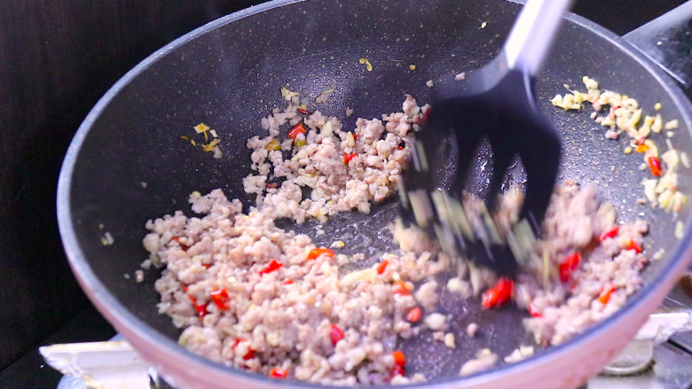 The most appetizing side dish, stir-fried edamame with minced pork