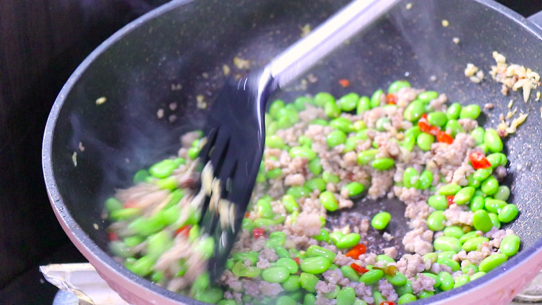 The most appetizing side dish, stir-fried edamame with minced pork