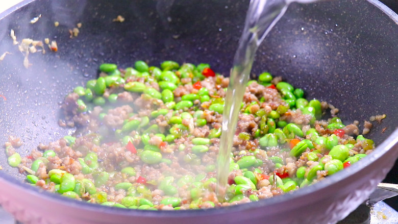 The most appetizing side dish, stir-fried edamame with minced pork