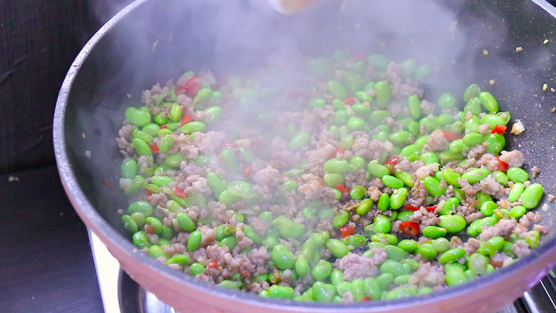 The most appetizing side dish, stir-fried edamame with minced pork