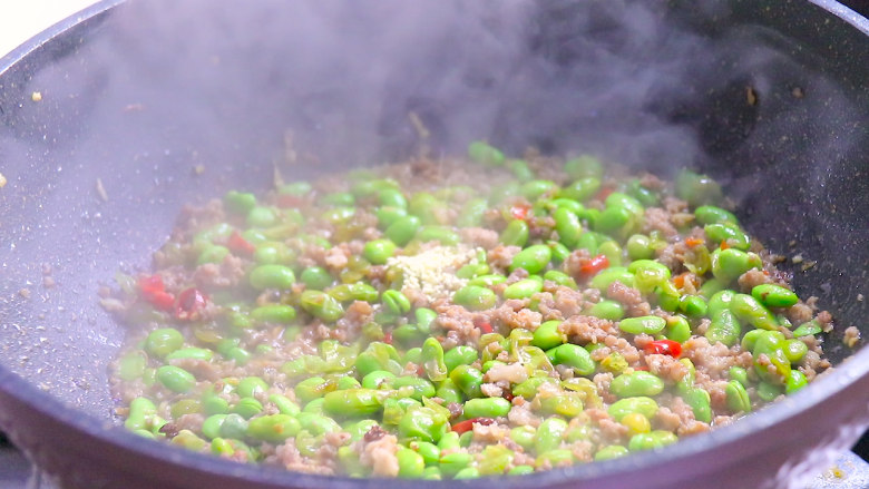 The most appetizingStir-fried minced pork with edamame as a side dish