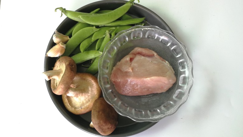 Stir-fried green sweet beans with lean meat