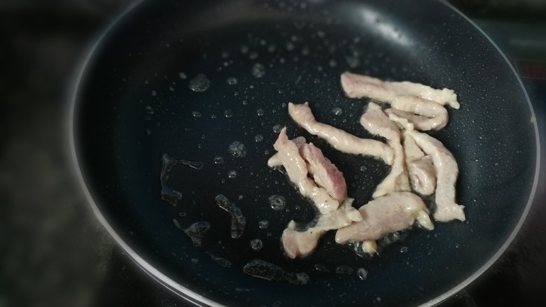 Stir-fried green sweet beans with lean meat