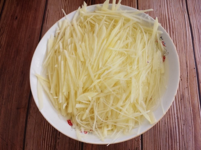 Onions mixed with shredded potatoes