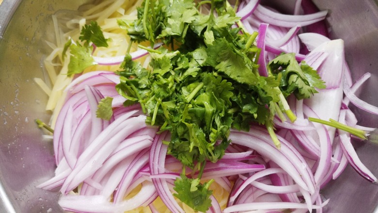 Onions mixed with shredded potatoes