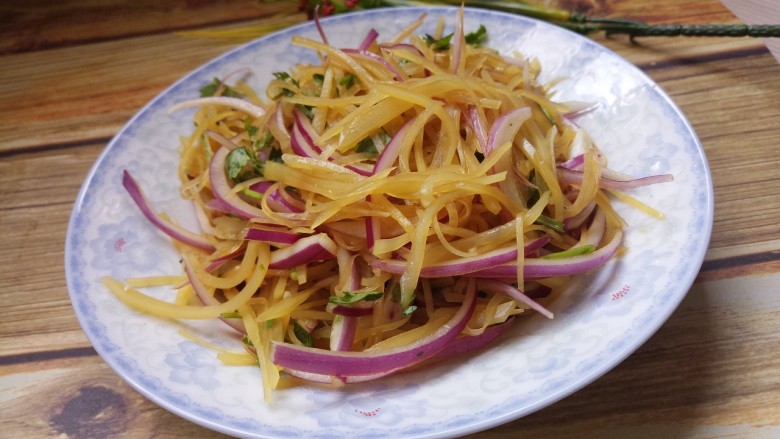 Onions mixed with shredded potatoes