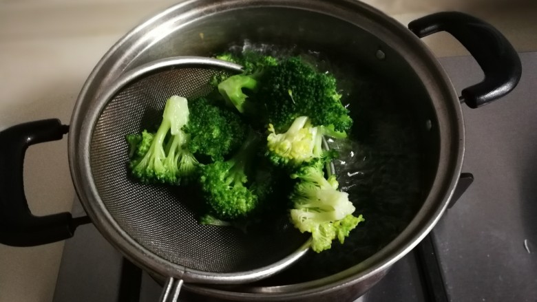 Broccoli mixed with garlic paste