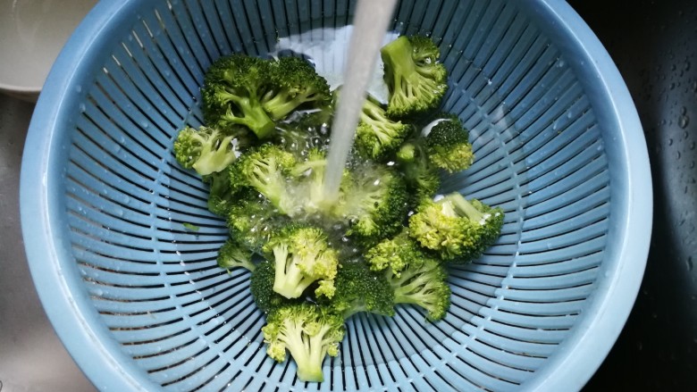 Broccoli mixed with garlic paste