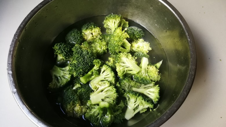 Broccoli mixed with garlic paste