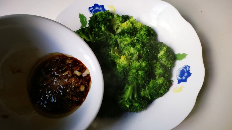 Broccoli mixed with garlic paste