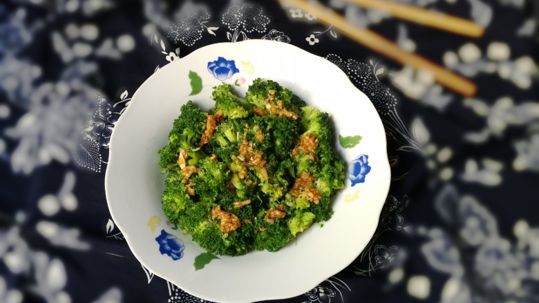 Broccoli mixed with garlic paste