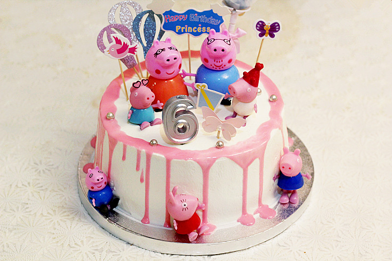 [Peppa Pig Themed Birthday Cake]