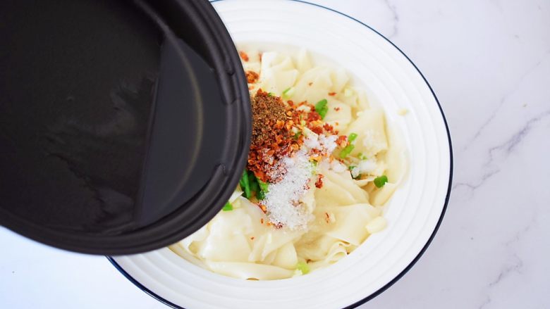 Dumpling skin with oily noodles