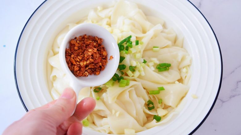 Dumpling skin with oily noodles