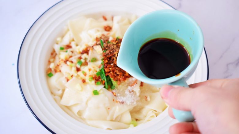 Dumpling skin with oily noodles