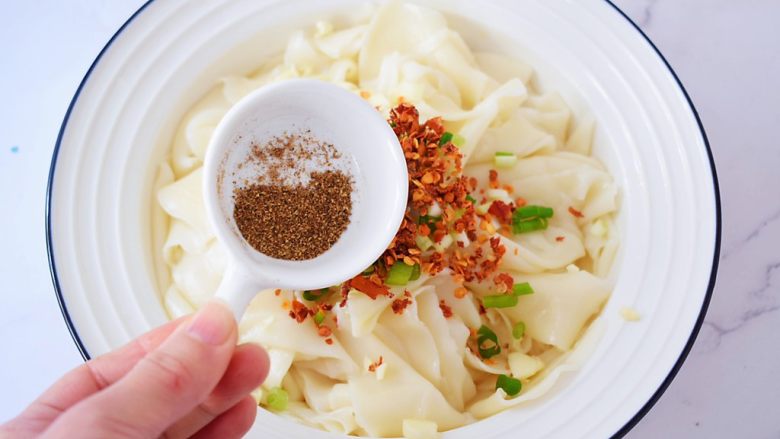 Dumpling skin with oily noodles