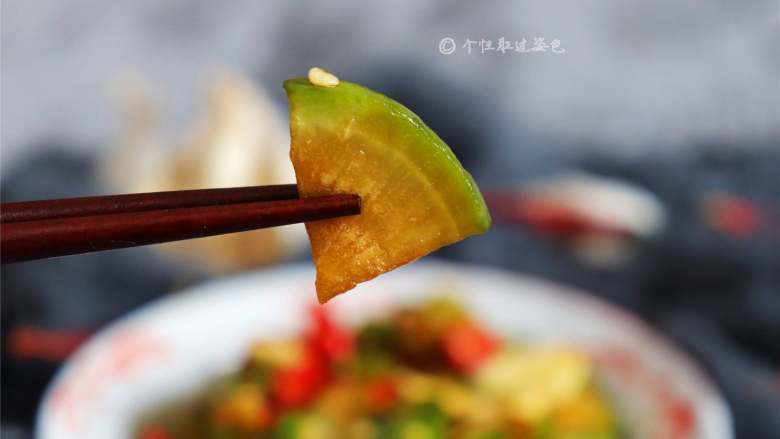 Spicy and sour radish slices